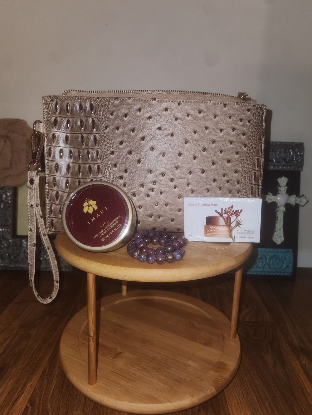 OSTRICH FASHION WRISTLET BEAUTY BUNDLE